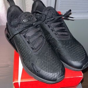 Black Nike 270
